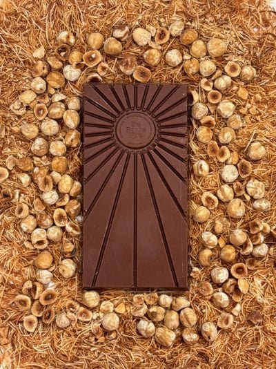 Proef de Deluxe Reep Hazelnoot Crunch – Romige Hazelnootcrème, Kadayif & Witte Chocolade - De Bonte Koe